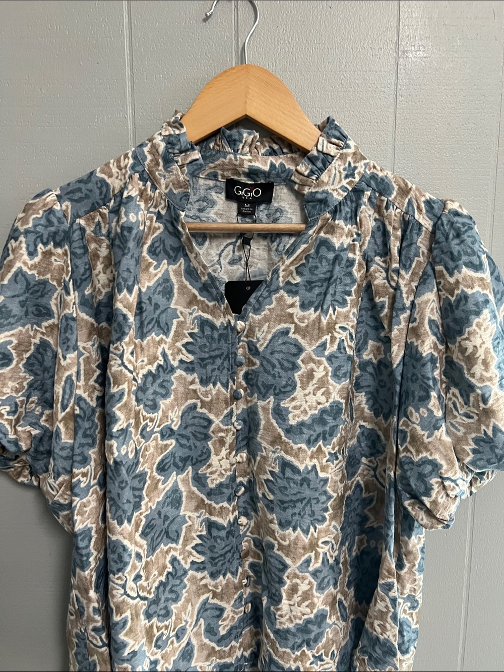 NWT Floral Gigio Top Blouse Shirt Medium Blue - Picture 3 of 12